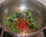 A picture of step 8 of Methi Matar Malai.