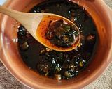Foto del paso 3 de la receta: 🔥🥘 Salsita picante para el Locro 🥘🔥3 ingredientes: cebolla de verdeo, aceite y especias