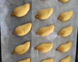 A picture of step 4 of Mango biscuits (vegan).