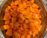Foto del passaggio 1 della ricetta Vellutata Zucca e Patate 🎃🥔