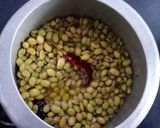 A picture of step 1 of Dana Muthia nu Shaak.