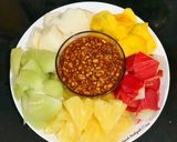 Foto langkah ke 5 dari resep Rujak Buah Bumbu Kacang.