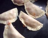 A picture of step 4 of Carrot Halwa stuffed Gujiya.