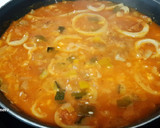 Foto del paso 2 de la receta: Arroz con calamares y chorizo