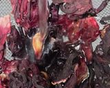 Foto del paso 1 de la receta: Tereré de hibisco endulzado con glicina 🌺 Infusión fresca antinflamatoria de yerba mate e hibiscus