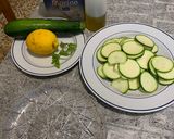 Foto del passaggio 1 della ricetta Insalata di zucchine crude #piattifreddi
