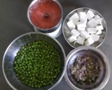 A picture of step 1 of Matar-Paneer curry.