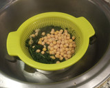Foto del paso 3 de la receta: Pez espada al microondas con salsa tártara y espinacas