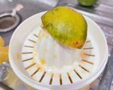Foto langkah ke 3 dari resep Es Jeruk Selasih.