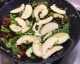 Une image de l'étape 9 de Saucisses fumées aux poivrons verts, tomates séchées et courgette.