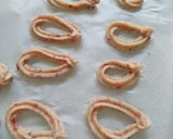 Foto langkah ke 3 dari resep Eggless Churros Kornet dengan Saus Keju.