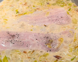 Foto del paso 5 de la receta: Filetes de merluza en salsa de puerros