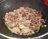 Foto del paso 1 de la receta: Arroz con bonito, ajetes y espárragos
