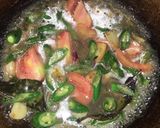 Foto langkah ke 4 dari resep Gereh besek tumis lombok ijo.