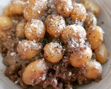 Foto del paso 1 de la receta: Patatas en salsa de carne picada y ceps