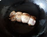 Une image de l'étape 1 de Roulade de lapin sur plat en fonte.
