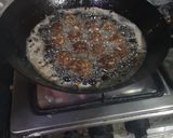 A picture of step 2 of Qeema pakoray.