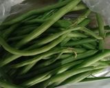 A picture of step 1 of French beans aloo vegetable.