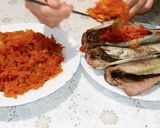 Фото кроку 3 до Скумбрия, запеченная с морковкой и луком.