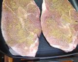 Foto del paso 2 de la receta: Chuletas marinadas con puré mixto rústico