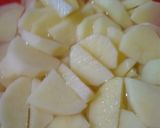A picture of step 1 of Aloo karhai.