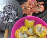 Foto langkah ke 2 dari resep Udang cumi saus padang.