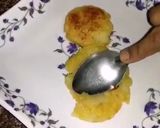 A picture of step 3 of Aloo tikki chat.