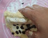 Gambar langkah 4 resipi Raisins scones.
