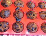 A picture of step 4 of Delicious Peach Cranberry Muffin.