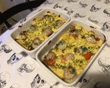 Une image de l'étape 6 de Noix de saint Jacques fraîches gratinées aux girolles sauce curry.