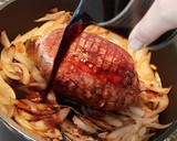 Foto del paso 2 de la receta: Redondo de cerdo relleno en salsa de vino Sansón