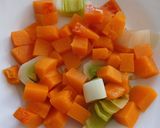 Foto del paso 1 de la receta: Tortilla de calabaza y puerro