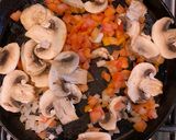 Foto del paso 1 de la receta: Omelette de claras de huevo con champiñones