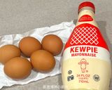 A picture of step 1 of Mayonnaise Scallion Omelet.
