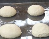 Foto langkah ke 4 dari resep Korean Garlic Cheese Bread.