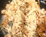 Foto del paso 6 de la receta: 🇹🇭 Pad Thai 🍲 con gambas 🦐