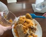 Foto langkah ke 2 dari resep Crispy Chicken tabur Chitato kremes.