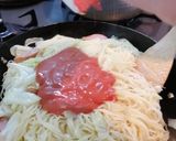 Foto langkah ke 3 dari resep Japanese Napolitan Spaghetti with Cabbage.