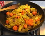 Une image de l'étape 3 de Sauté de bœuf aux carottes chou kale coriandre et curcuma.