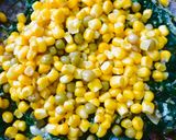Foto del paso 4 de la receta: EMPANADA DE 🥬ESPINACA🥬 Y 🌽CHOCLO🌽