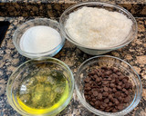 Foto del paso 1 de la receta: Galletitas blandas de coco y pepitas de chocolate