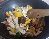 A picture of step 2 of Shrimp Mushroom Pasta in Black Bean Sauce.