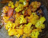 চিংড়ি দিয়ে ফুলকপি আলুর ডালনা(chingri diye fulkopi aloor dalna recipe in Bengali) রেসিপির ধাপ 2 ছবি
