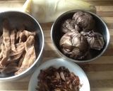 A picture of step 2 of Pearl Meatballs (Shiitake Mushroom and Bamboo Shoot Flavor).