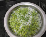 A picture of step 2 of Methi Matar Malai.