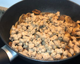 Foto del paso 7 de la receta: Pizza de masa quebrada con soja texturizada y champiñones 🍄