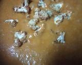 A picture of step 8 of Bunny chow stuff in gobhi awadhi.