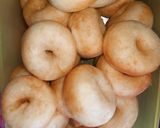 Foto langkah ke 7 dari resep Donat Meises Homemade, Lembut dan Enak.