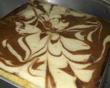 Foto langkah ke 3 dari resep Zebra cake lembut anti gagal ukuran gelas.