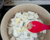 Foto langkah ke 3 dari resep Sup Bening Tahu Telur.